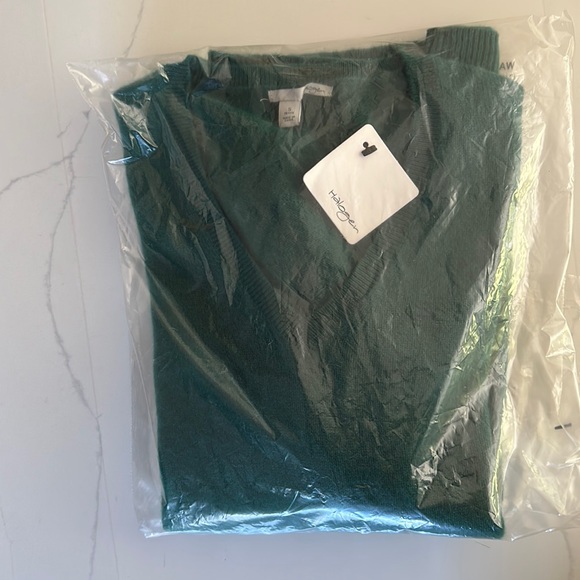 halogen cashmere v neck sweater size S NEW
100% cashmere 

Elegant green color - Picture 3 of 3
